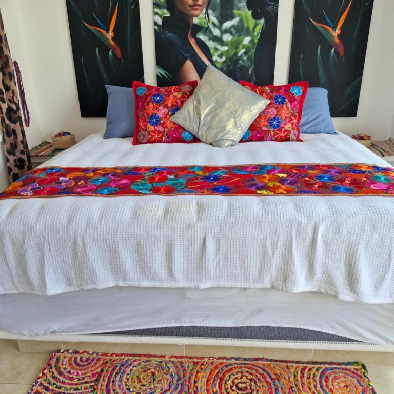 Jungle Room - One-Bedroom Apartment - 26
