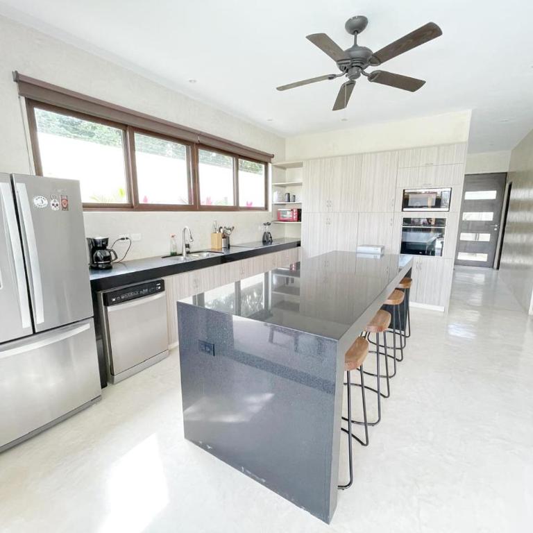 Luxury House Tomanoa - 10pers - 4rooms - Pool - HotJacuzzi - Speed Wifi -waterfall - Villa con piscina privada - 20