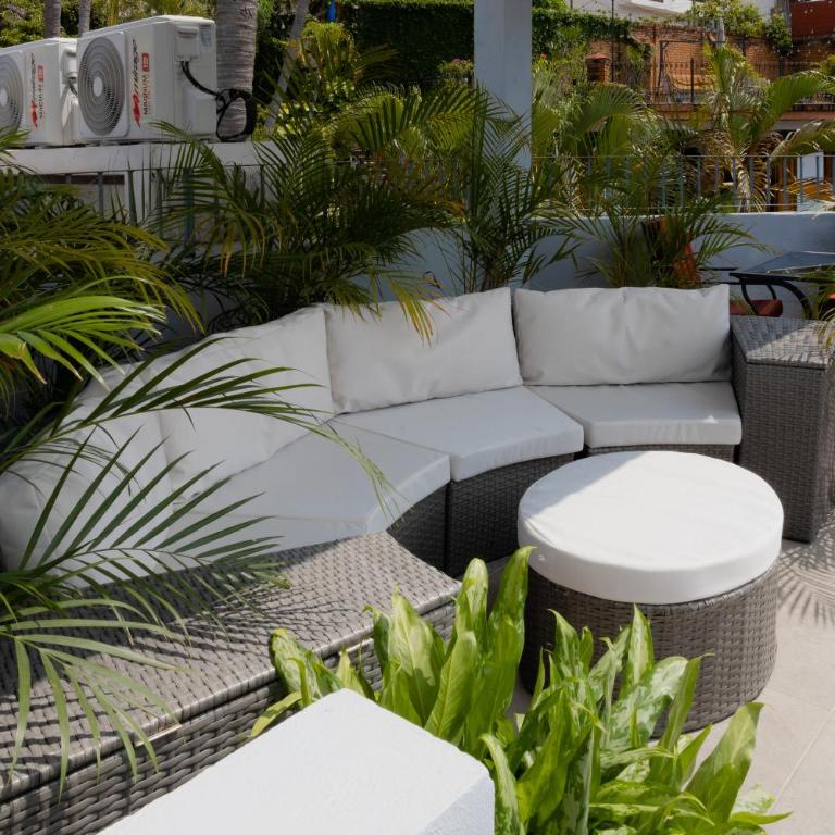 Paradise Room - One-Bedroom Apartment - 8
