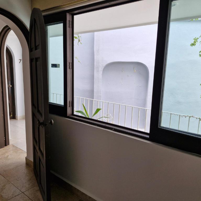 Paradise Room - One-Bedroom Apartment - 14