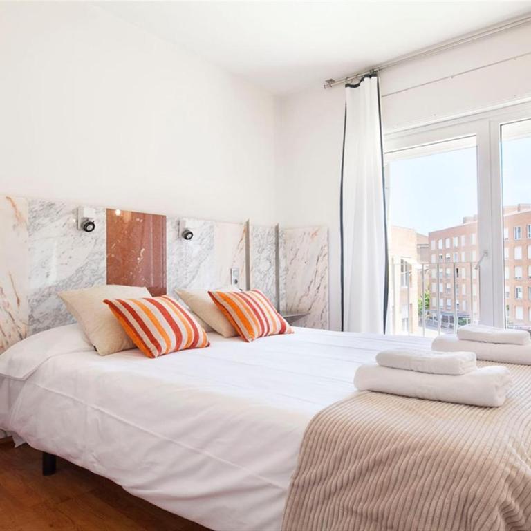 Stay U-nique Apartments Salvador Espriu - Three-Bedroom Apartment - 24