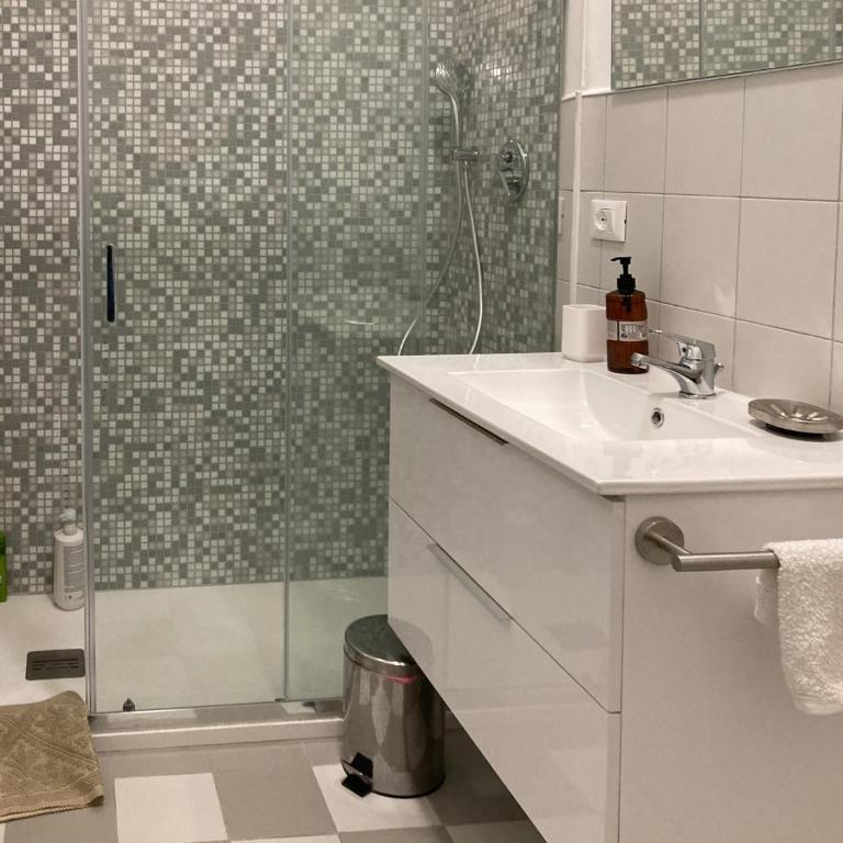 Garbatella House - Camera Matrimoniale con Bagno Privato - 15