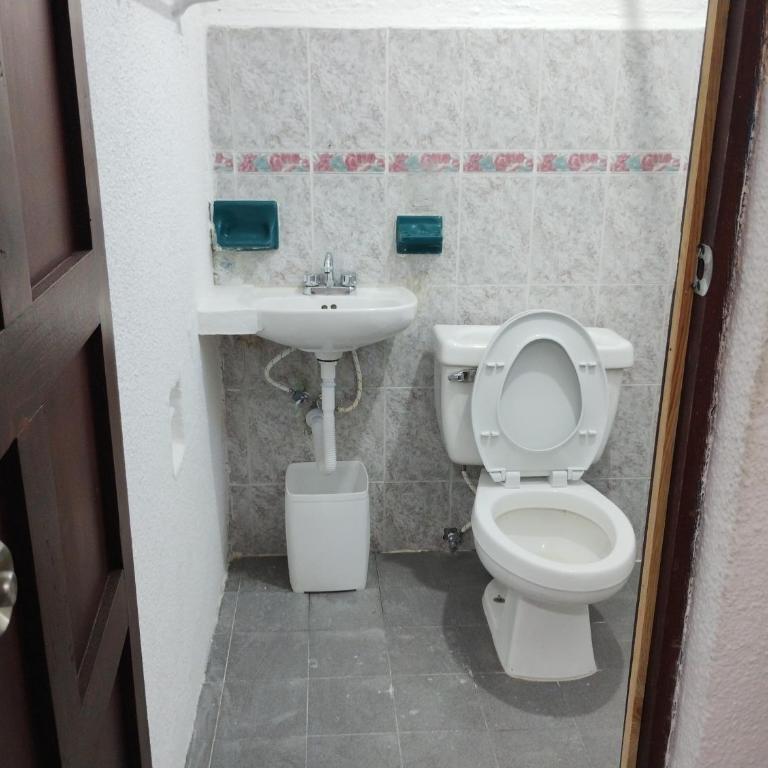 Casa de huespedes LOS SANTOS - Habitación Doble Económica - 2 camas - 7