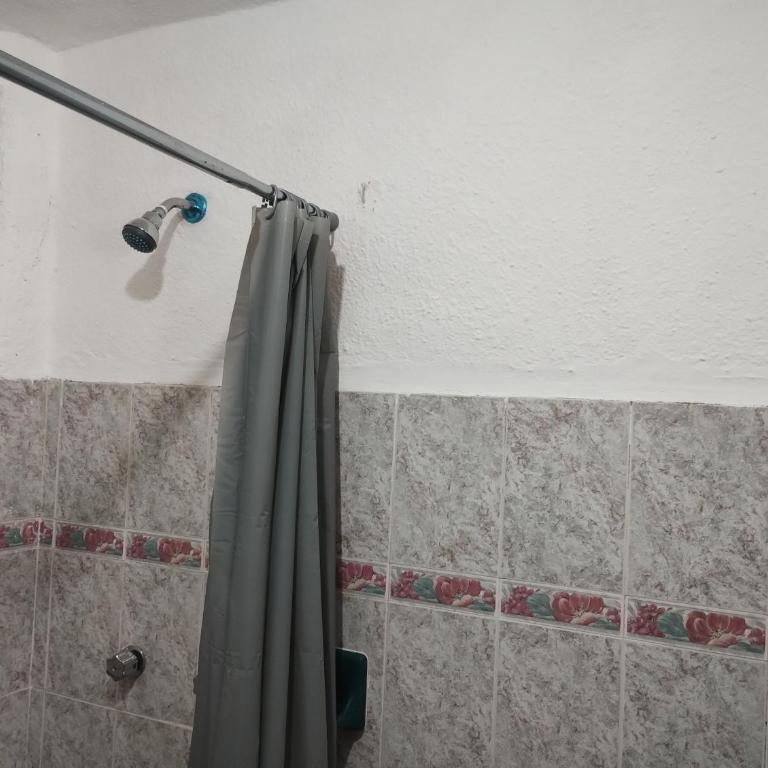 Casa de huespedes LOS SANTOS - Habitación Doble Económica - 2 camas - 8