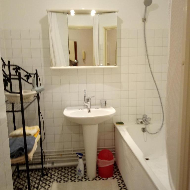 Central et calme, vue ville et mer, parking privé, ascenseur - Apartment mit 1 Schlafzimmer - 9