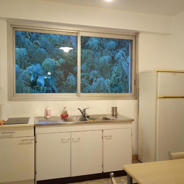 Central et calme, vue ville et mer, parking privé, ascenseur - Apartment mit 1 Schlafzimmer - 10