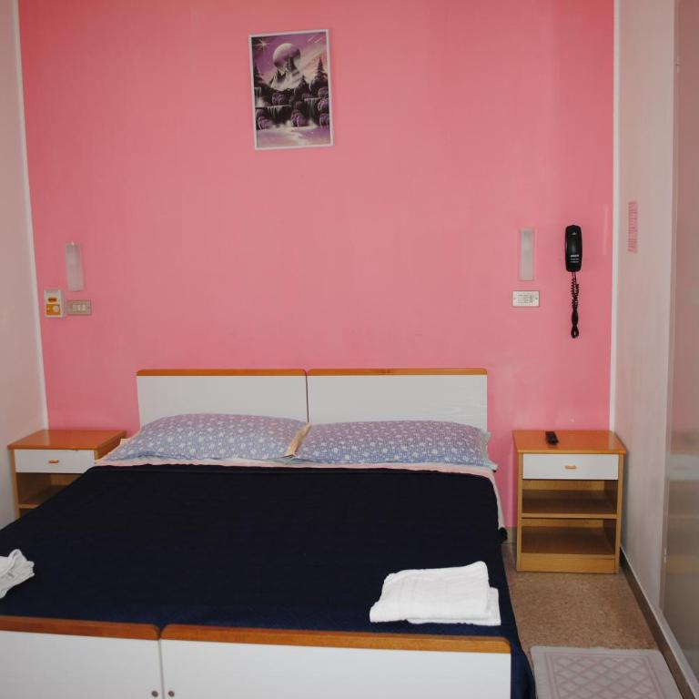 Hotel Pigalle - Doppel- oder Zweibettzimmer - 14