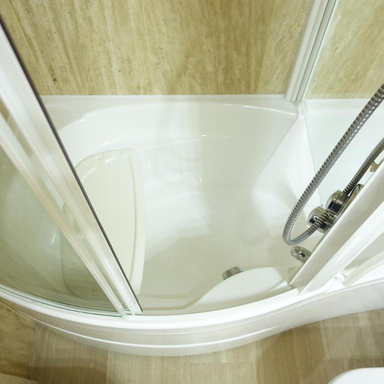 Best Valencia Beach Rooms-Shared Flat - Queen Room with Balcony - 11