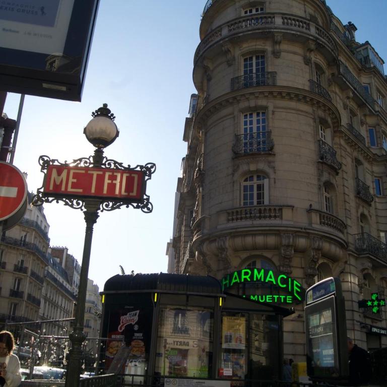 Cosy 2 room 50m2 Parisian classic flat - Passy, 16th arrondissement, near Eiffel Tower - Appartement - Rez-de-Chaussée - 42