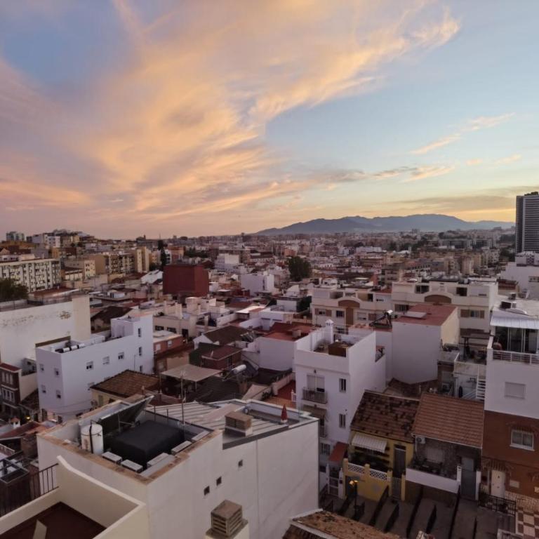 Amplio apartamento en el centro de Málaga con parking privado incluido - Apartamento de 3 dormitorios - 47