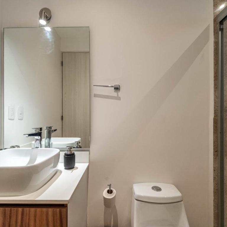 Bright 1 BD Suite with Balcony - Apartamento - 7