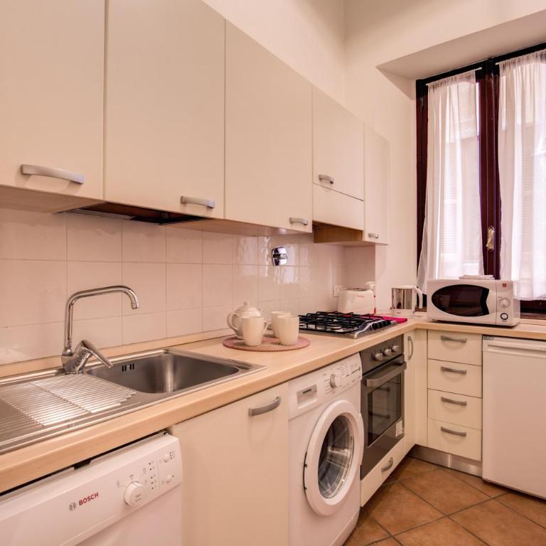 Navona Flowers - Appartamento con 2 Camere da Letto - 11