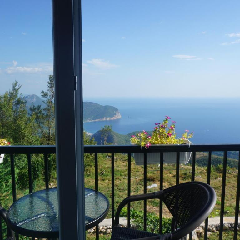 Hill Homes Montenegro - Queen Room with Sea View - 11