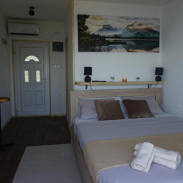 Hill Homes Montenegro - Queen Room with Sea View - 1