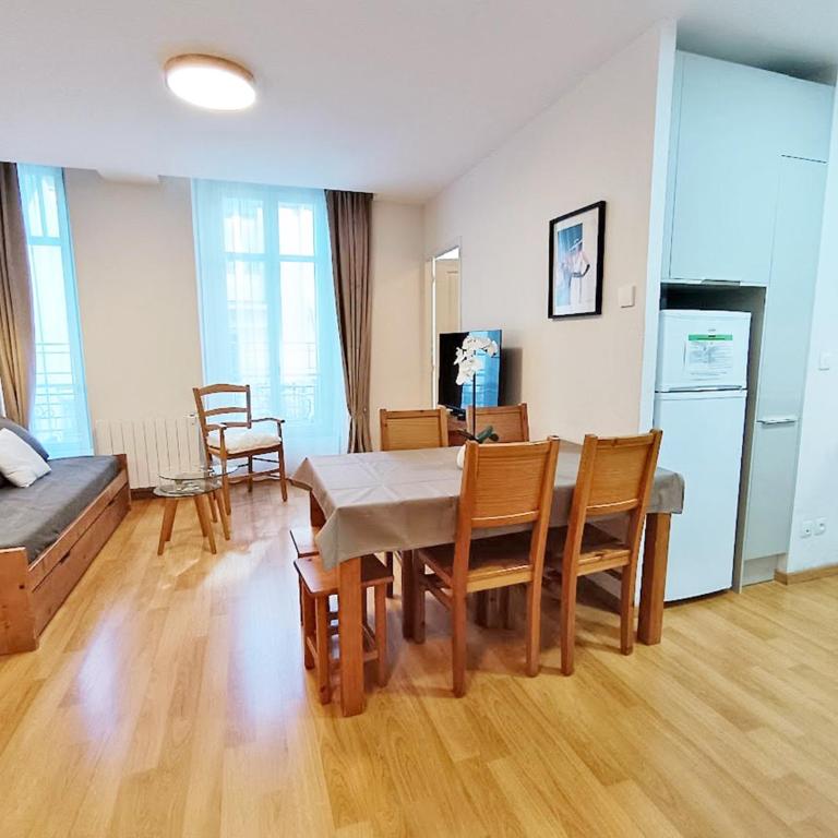 L'Eterlou, T3, centre Luchon, wifi, casier à skis, ascenseur, 6 personnes - Apartment mit 2 Schlafzimmern - 1