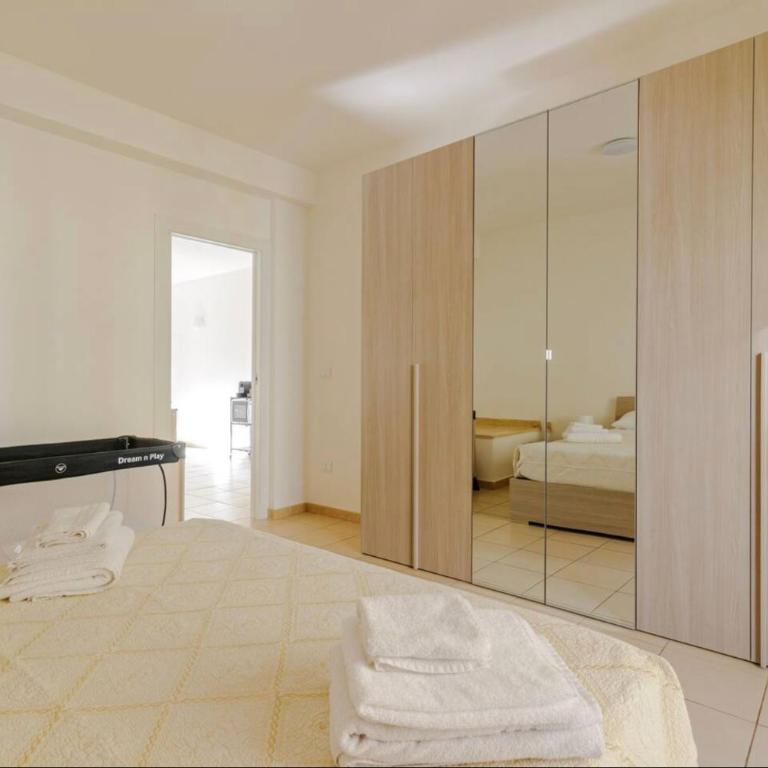 Indipendence Home - Appartamento con 2 Camere da Letto - 1