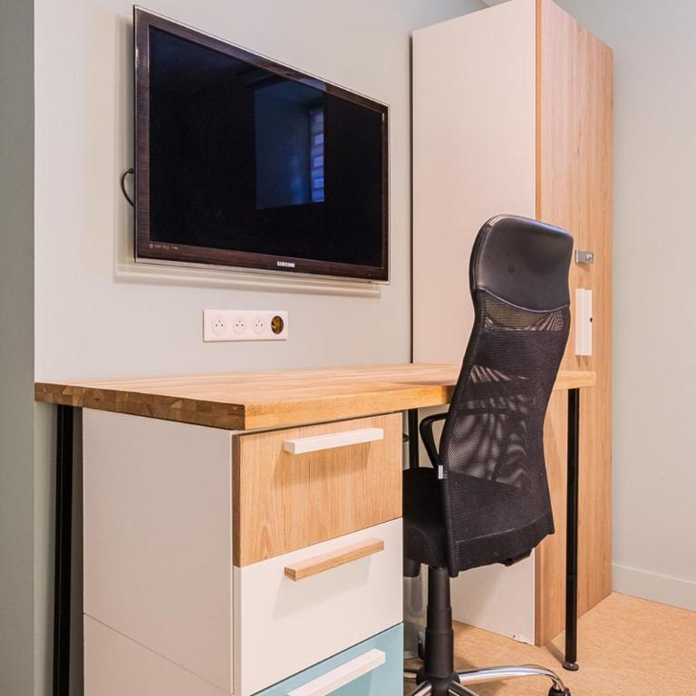 Apt T5 rénové avec bureau jardin et parking en centre ville - Apartment - 30
