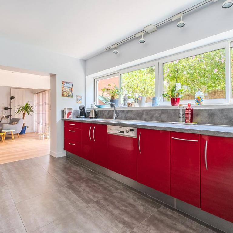 Apt T5 rénové avec bureau jardin et parking en centre ville - Apartment - 4