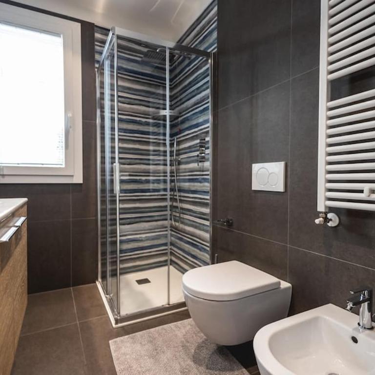 AmazHome - New Roomy Home & Garden - Two-Bedroom Apartment - 4