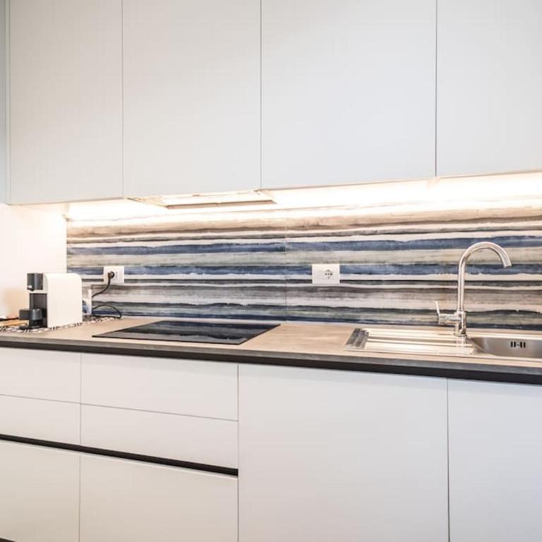 AmazHome - New Roomy Home & Garden - Two-Bedroom Apartment - 5