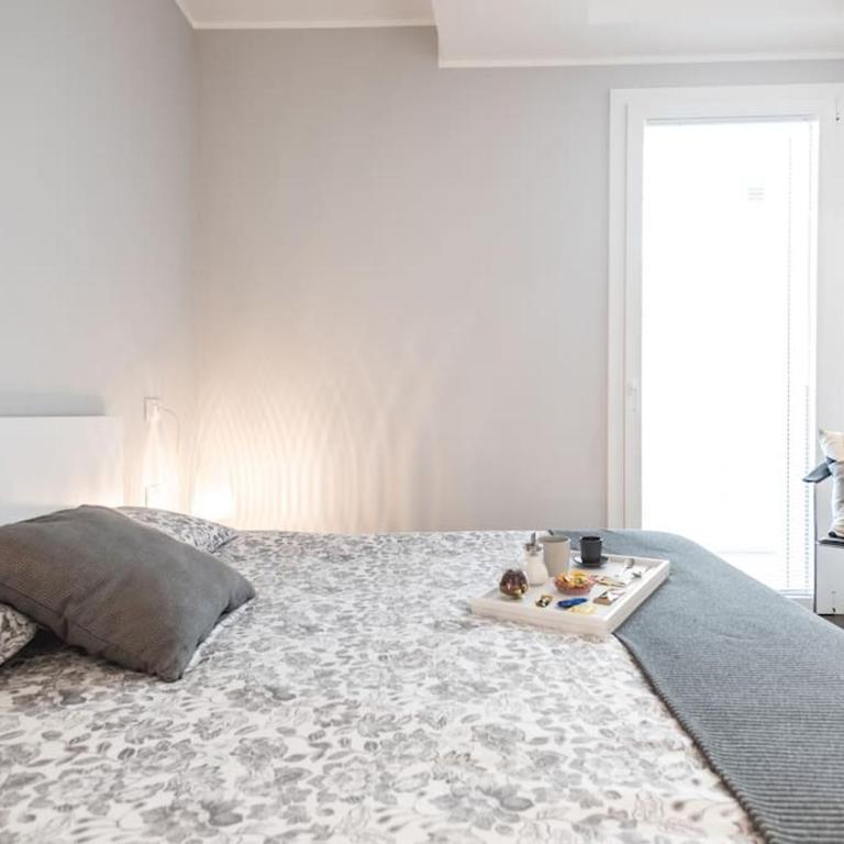 AmazHome - New Roomy Home & Garden - Two-Bedroom Apartment - 13