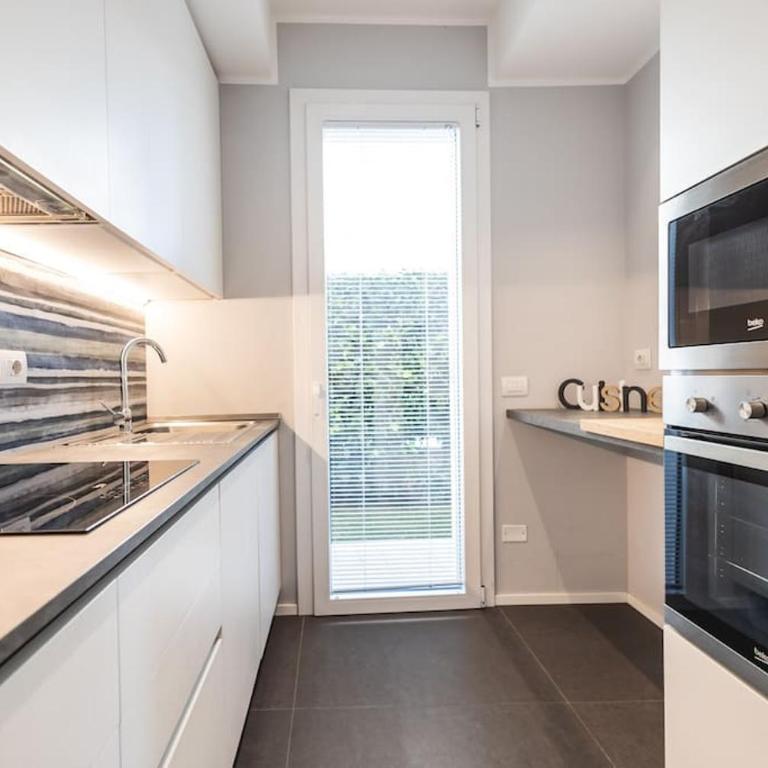 AmazHome - New Roomy Home & Garden - Two-Bedroom Apartment - 18