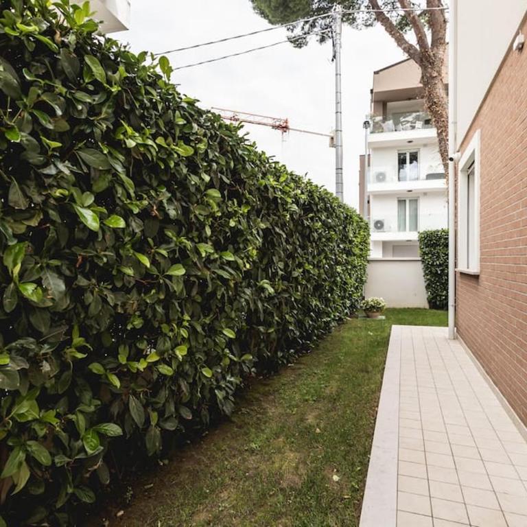 AmazHome - New Roomy Home & Garden - Two-Bedroom Apartment - 19
