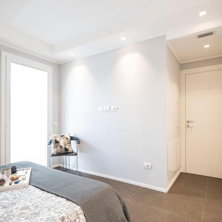 AmazHome - New Roomy Home & Garden - Two-Bedroom Apartment - 20