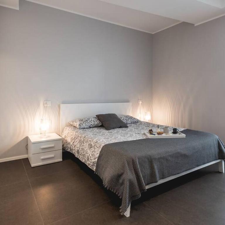 AmazHome - New Roomy Home & Garden - Two-Bedroom Apartment - 21