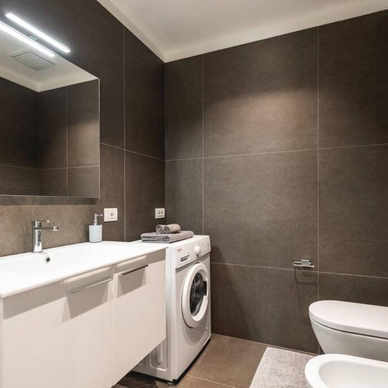 AmazHome - New Roomy Home & Garden - Two-Bedroom Apartment - 22