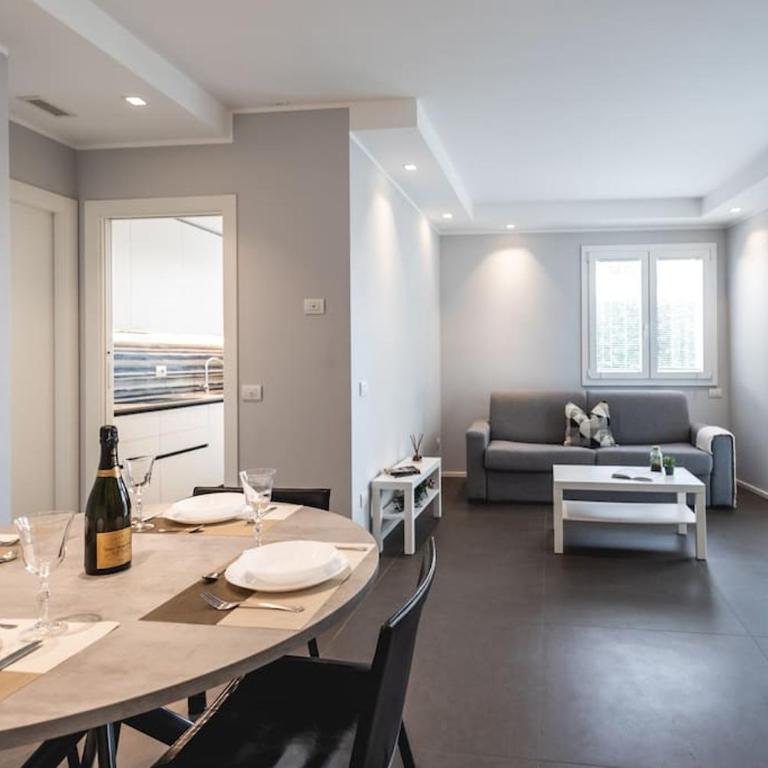 AmazHome - New Roomy Home & Garden - Two-Bedroom Apartment - 30