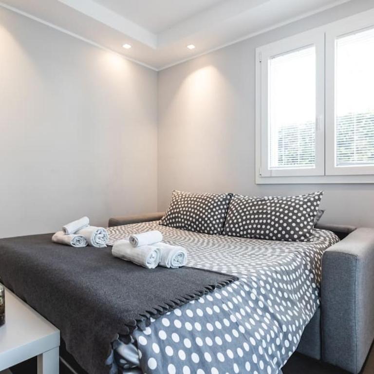 AmazHome - New Roomy Home & Garden - Two-Bedroom Apartment - 32