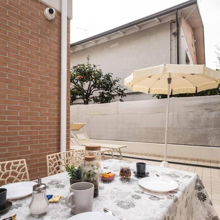 AmazHome - New Roomy Home & Garden - Two-Bedroom Apartment - 33