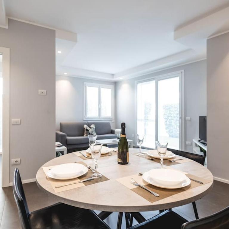 AmazHome - New Roomy Home & Garden - Two-Bedroom Apartment - 36