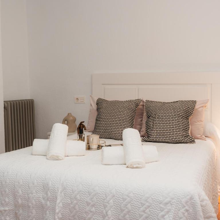 Las Flores Apartment - Five-Bedroom Apartment - 6