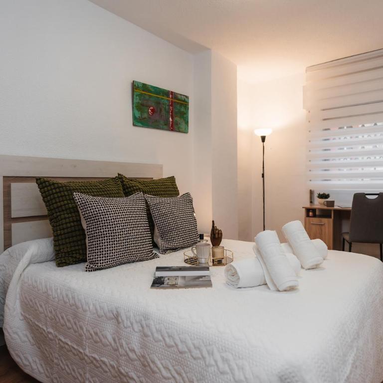 Las Flores Apartment - Five-Bedroom Apartment - 8