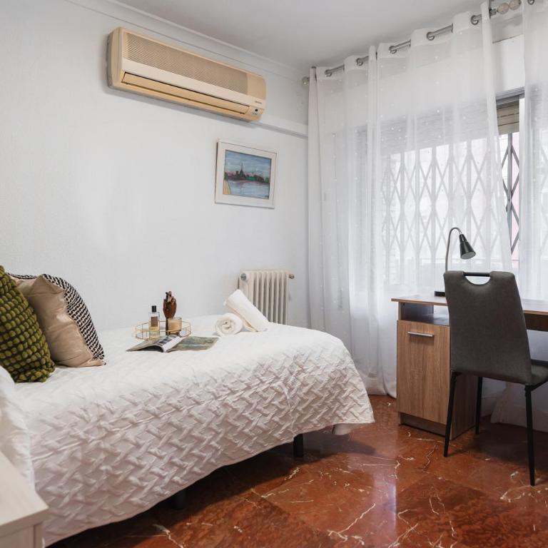Las Flores Apartment - Five-Bedroom Apartment - 18