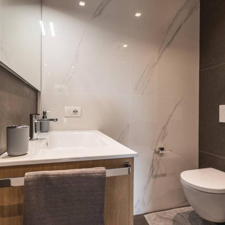 AmazHome - New Private Garden & Cozy Home - Two-Bedroom Apartment - 7