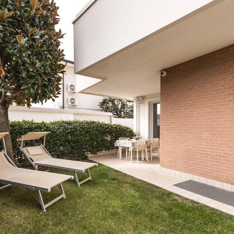 AmazHome - New Private Garden & Cozy Home - Two-Bedroom Apartment - 26