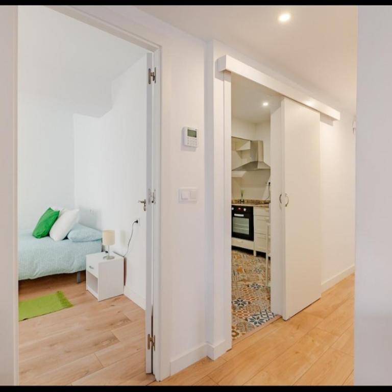 PISO CON GARAJE GRATIS EN EL CENTRO DE GRANADA. - Two-Bedroom Apartment - 20