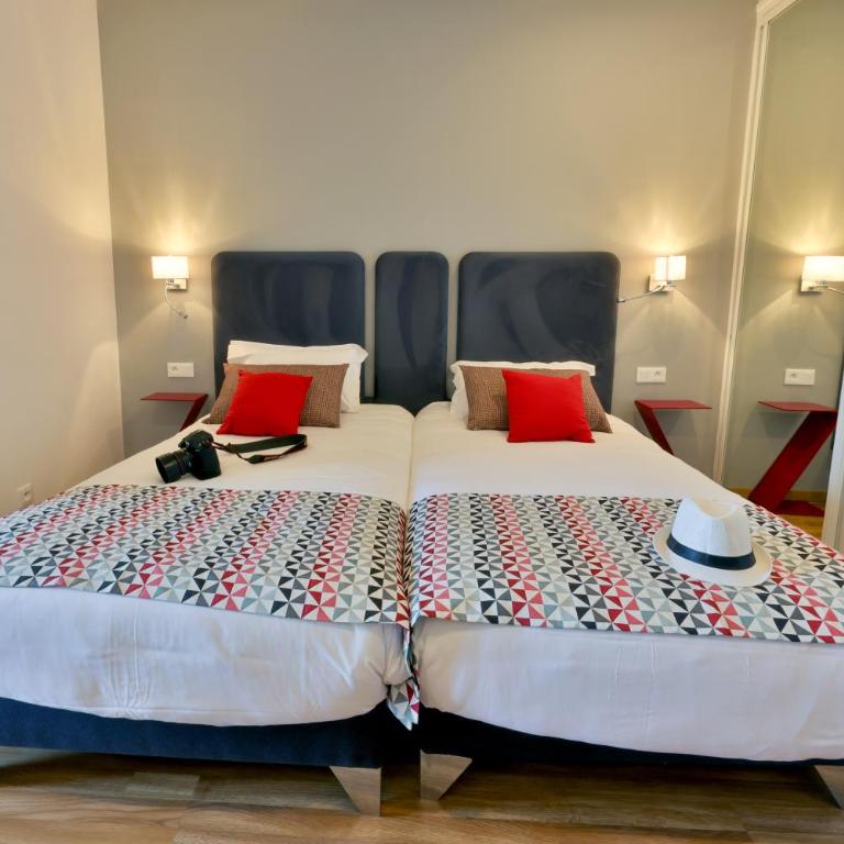 Hôtel Méditerranée - Chambre Lits Jumeaux Supérieure avec Vue sur la Piscine - 4