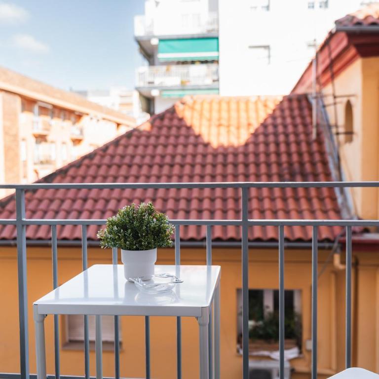tuGuest Maestro Breton Apartment - Three-Bedroom Apartment - 2