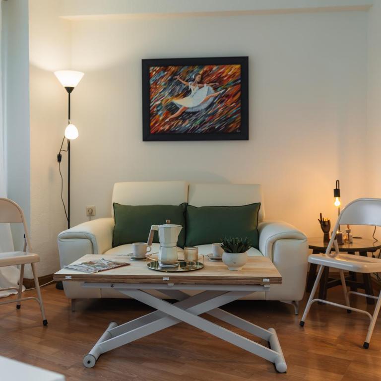 tuGuest Maestro Breton Apartment - Three-Bedroom Apartment - 3