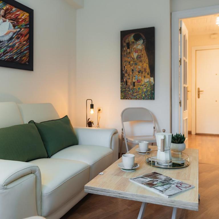 tuGuest Maestro Breton Apartment - Three-Bedroom Apartment - 7