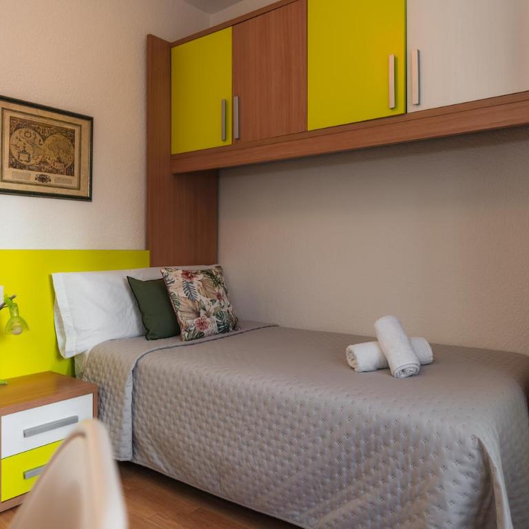 tuGuest Maestro Breton Apartment - Three-Bedroom Apartment - 21
