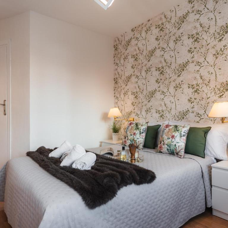 tuGuest Maestro Breton Apartment - Three-Bedroom Apartment - 4