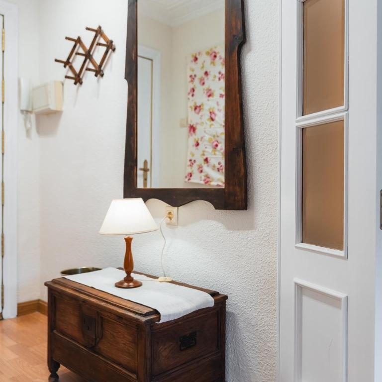 tuGuest Maestro Breton Apartment - Three-Bedroom Apartment - 35