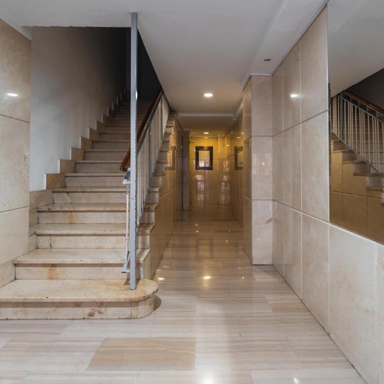 tuGuest Maestro Breton Apartment - Three-Bedroom Apartment - 33