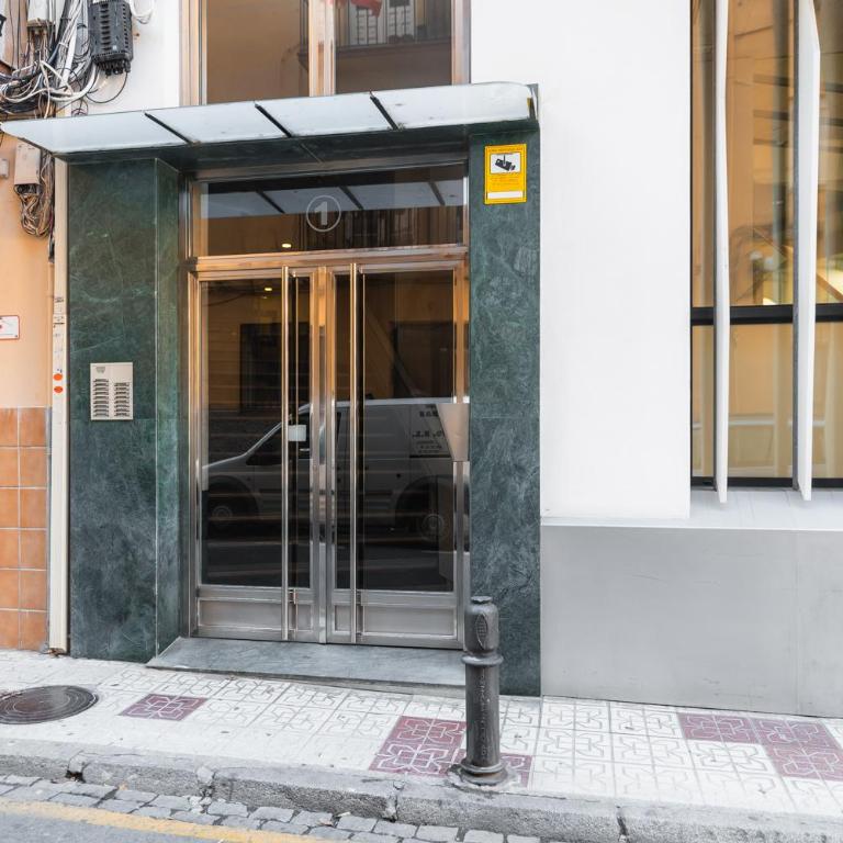 tuGuest Maestro Breton Apartment - Three-Bedroom Apartment - 40