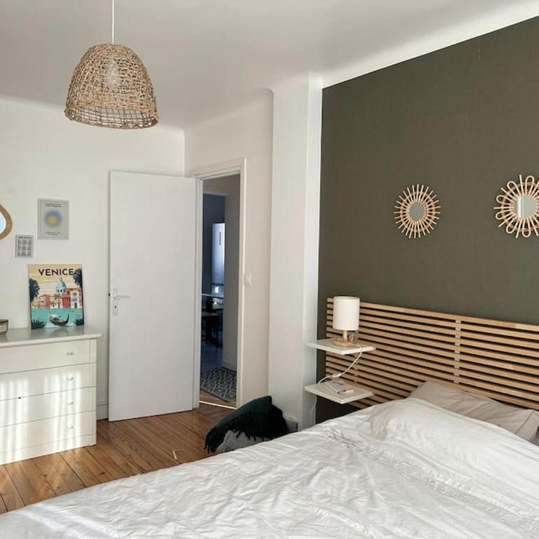 Chez LUCIE, F2 Perret de 60 m2, traversant et lumineux, Plein Centre, 36 rue de Paris, vue Catène, arrivée autonome - Apartment mit 1 Schlafzimmer - 3